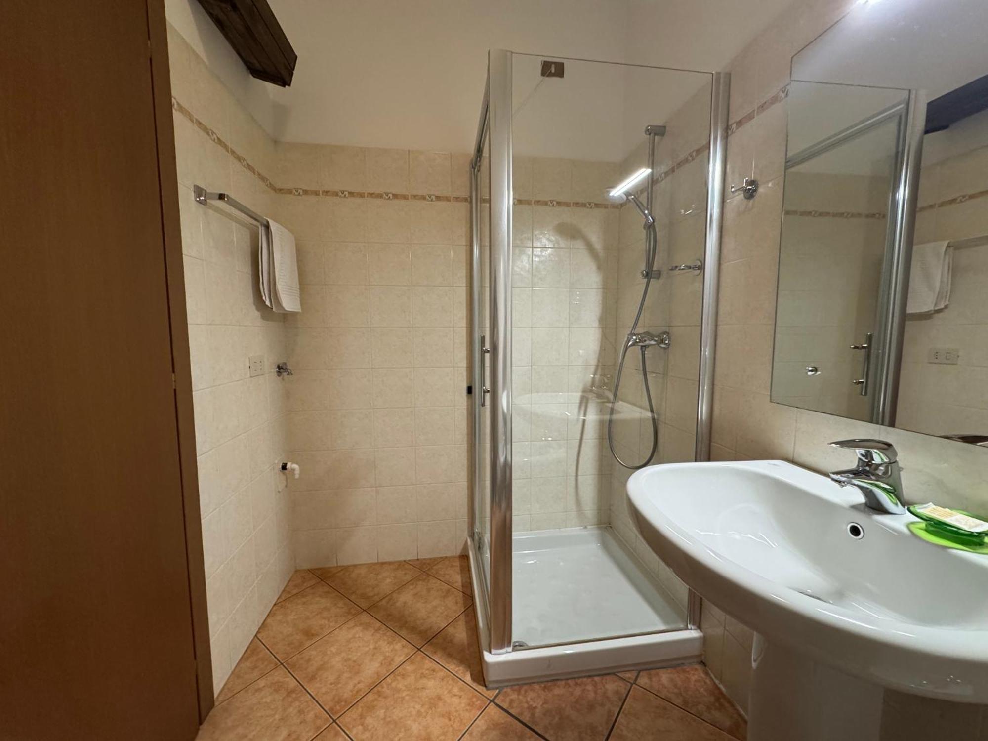 Deluxe Double or Twin Room Lake View