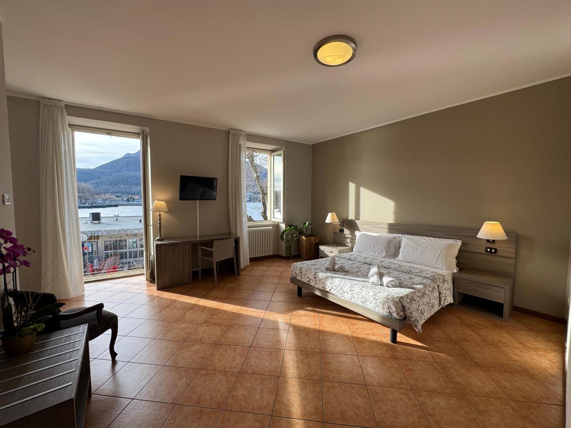 Deluxe Double or Twin Room Lake View